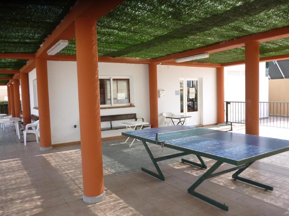 Stolní tenis v ubytování Bahía de Vera Apartamento Luisa nebo okolí