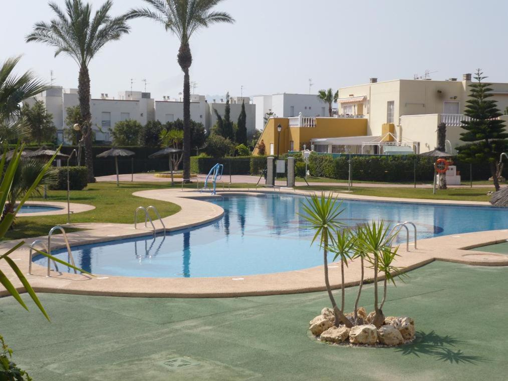 Bazén v ubytování Bahía de Vera Apartamento Luisa nebo v jeho okolí