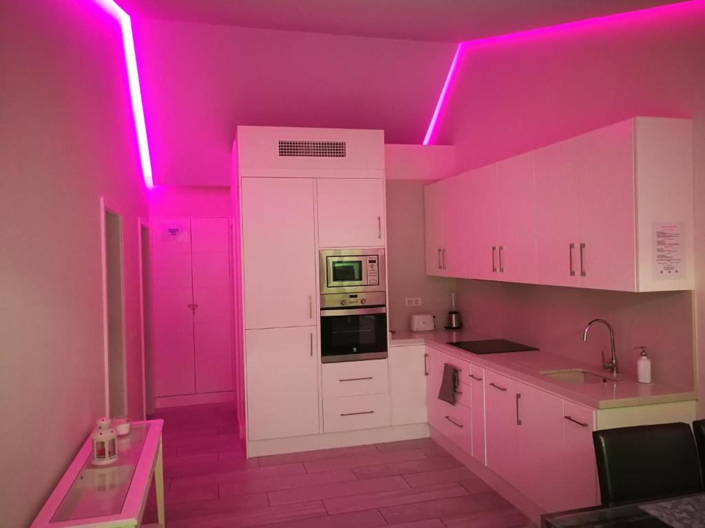 Kuchnia lub aneks kuchenny w obiekcie Cozy Luxury