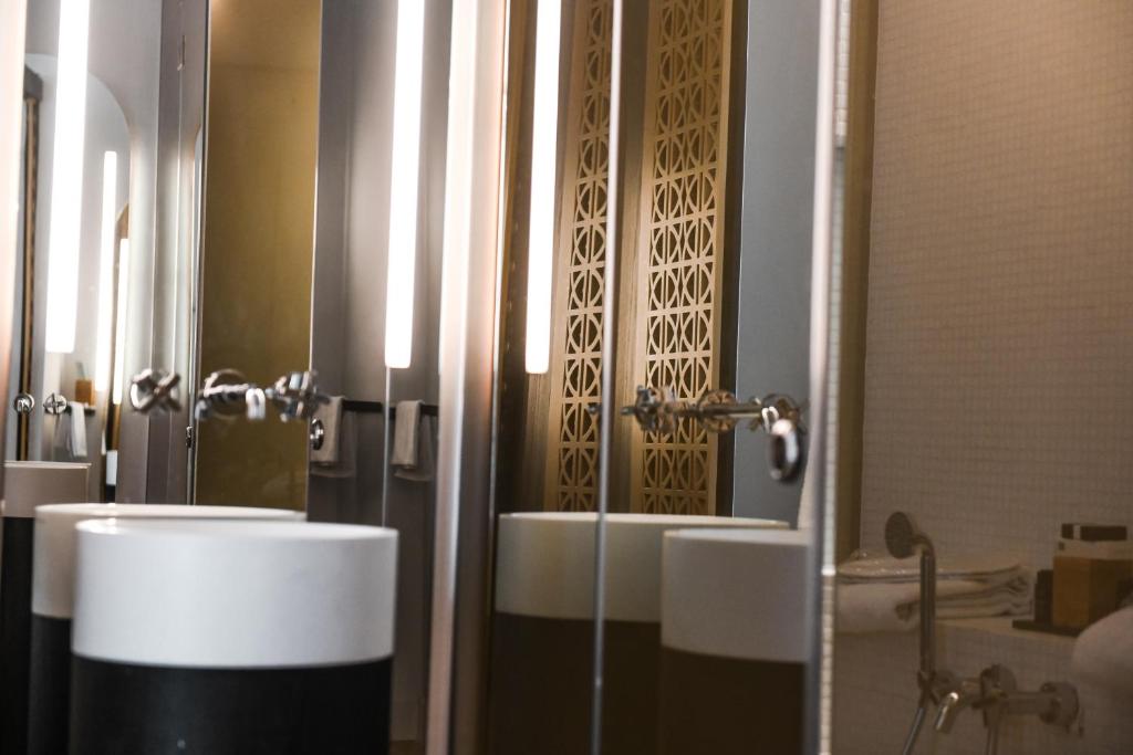 Koupelna v ubytování S Paul City Hotel