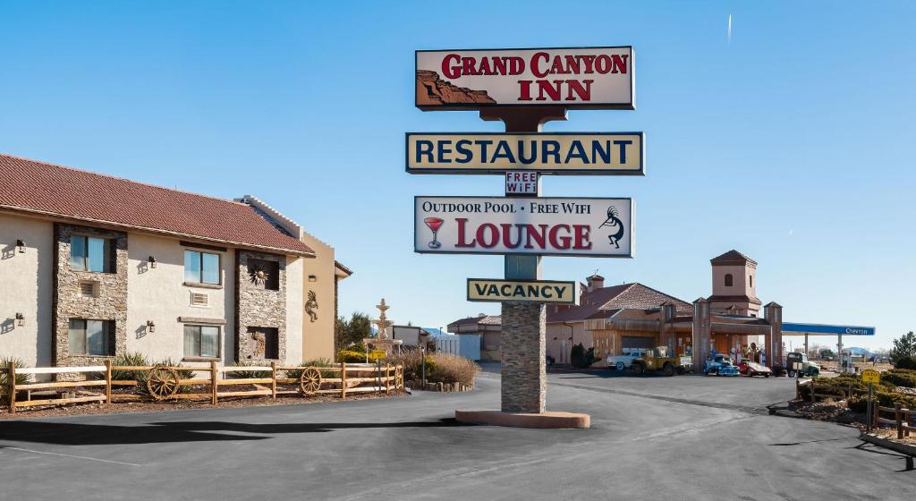 
a street sign on the side of a road at Grand Canyon Inn and Motel - South Rim Entrance in Valle
