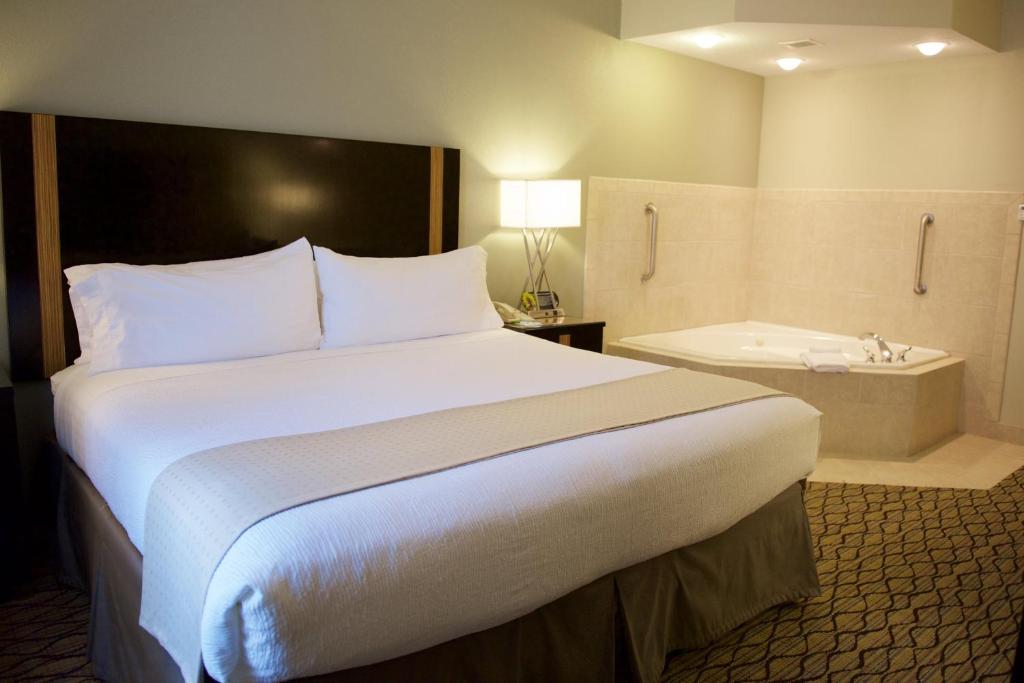 Holiday Inn Effingham by IHG - キングルーム ジェットバス付