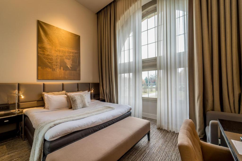 Postel nebo postele na pokoji v ubytování Terhills Hotel