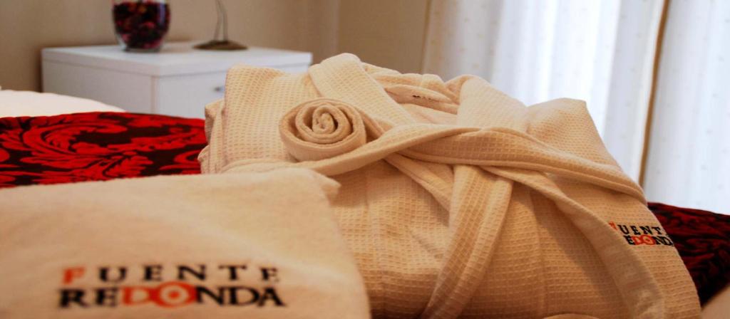 Postel nebo postele na pokoji v ubytování FUENTE REDONDA EN BAEZA