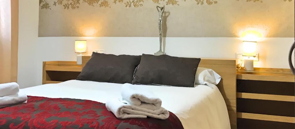 Postel nebo postele na pokoji v ubytování FUENTE REDONDA EN BAEZA