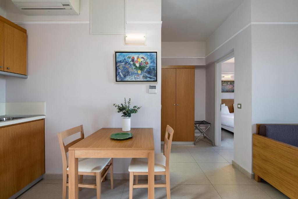Kuchyň nebo kuchyňský kout v ubytování Porto Platanias Village Resort