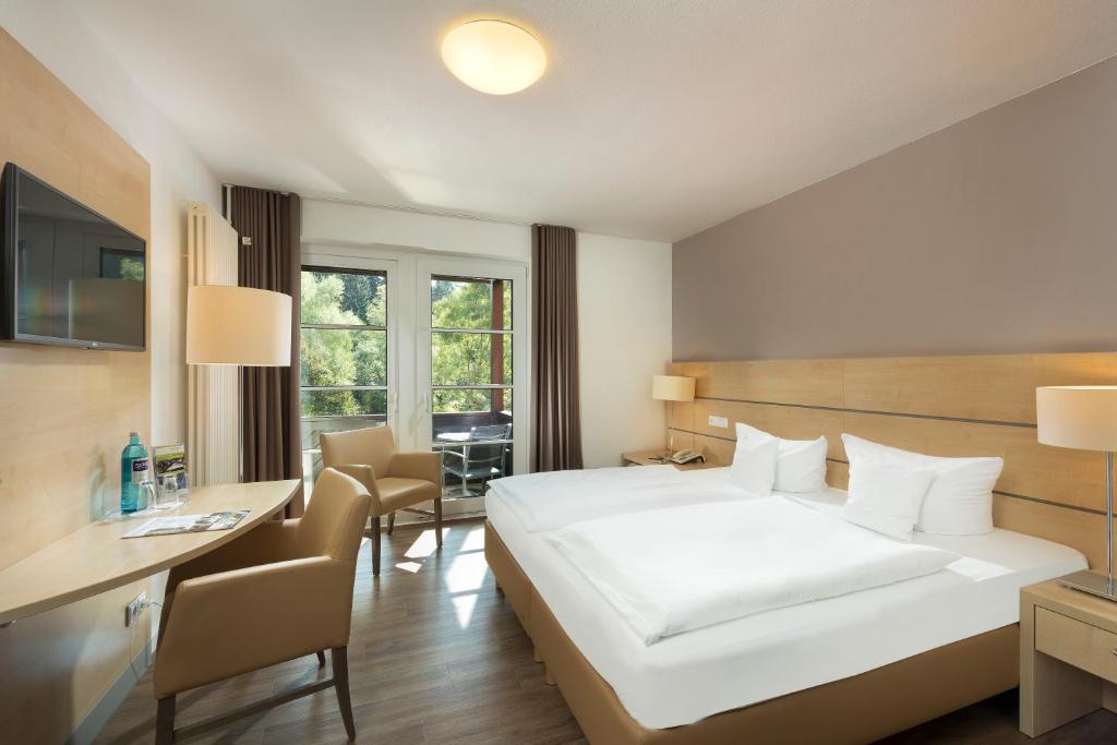 Postel nebo postele na pokoji v ubytování relexa hotel Harz-Wald Braunlage GmbH