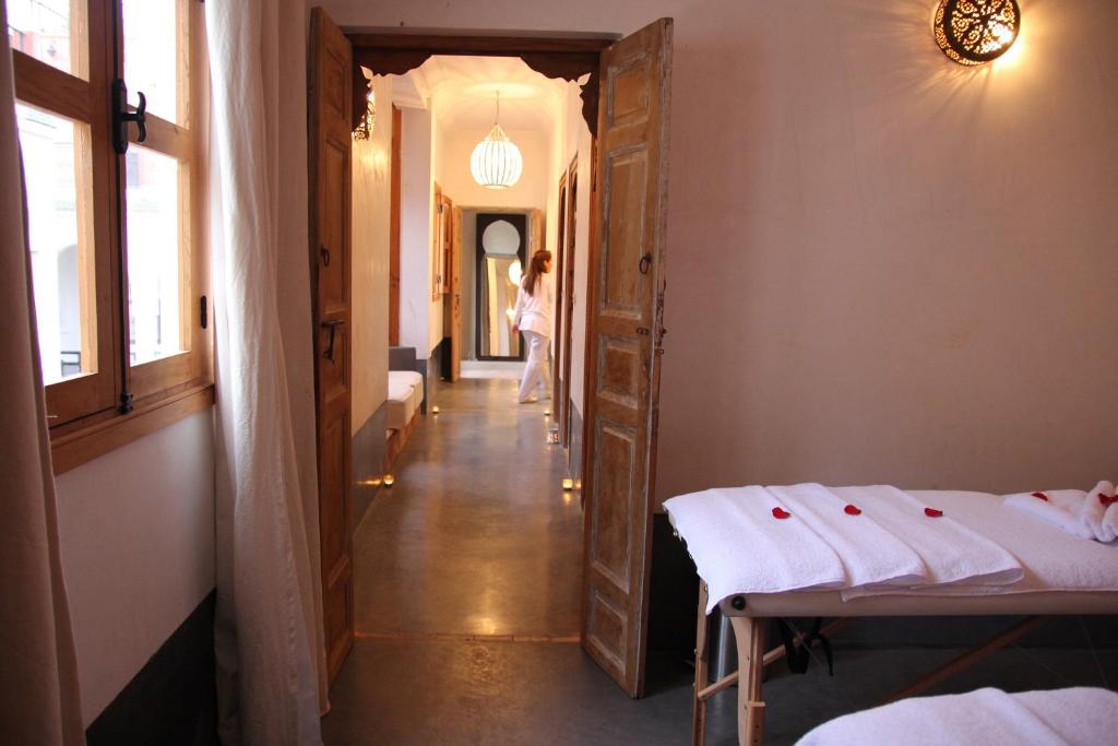 Postel nebo postele na pokoji v ubytování Riad Spa Dar Nimbus