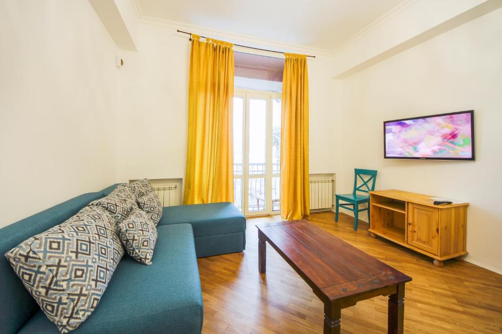 Central Dayflat Apartments - Two-Bedroom Apartment On Khreschatyk 27