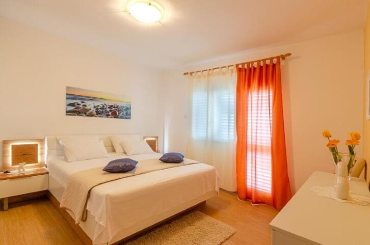 Кровать или кровати в номере Apartments Ranko