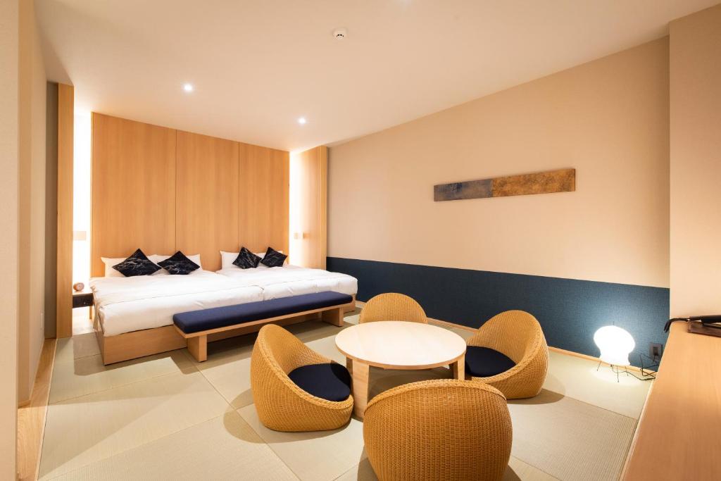Postel nebo postele na pokoji v ubytování FIRSTCABIN Kyoto Nijojo