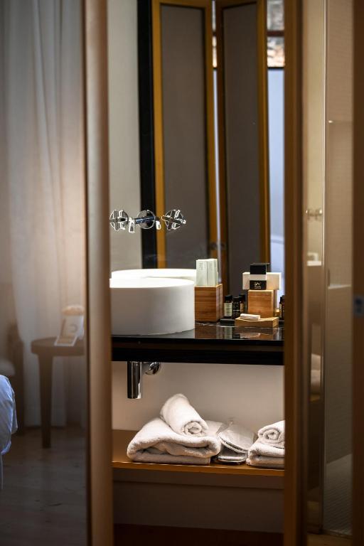 Koupelna v ubytování S Paul City Hotel