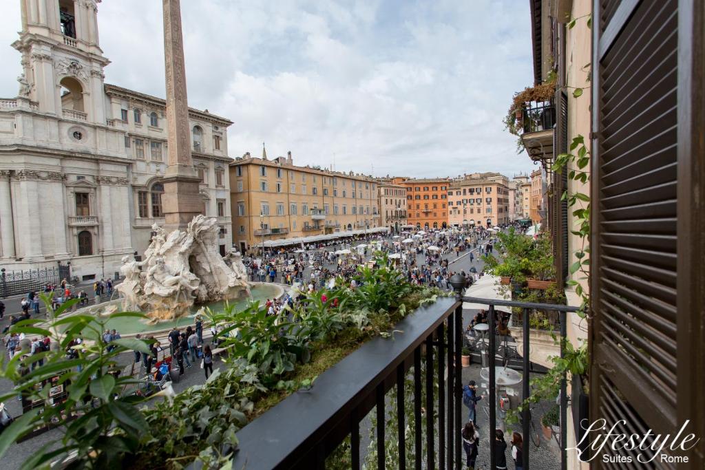Uma visão geral de Roma ou uma vista da cidade tirada do cama e café (B&B)