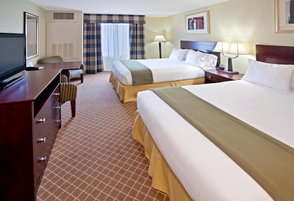 Postel nebo postele na pokoji v ubytování Holiday Inn Express Hotel & Suites Chehalis - Centralia by IHG