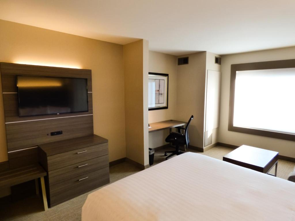 Holiday Inn Express & Suites Plymouth - Ann Arbor Area by IHG photo