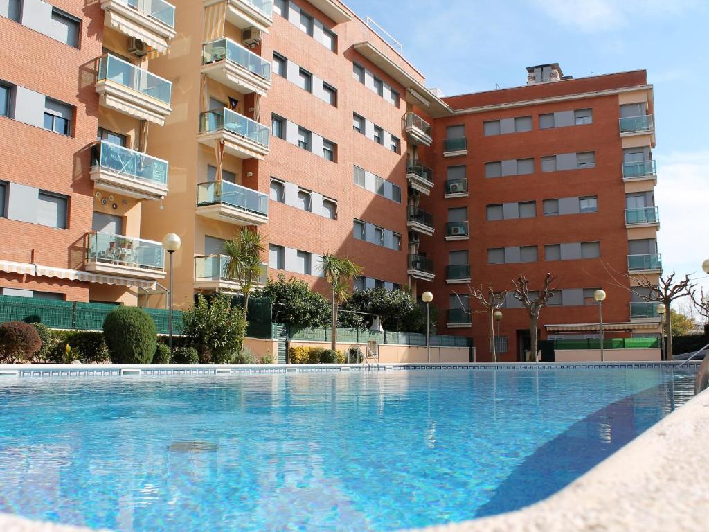 Bazén v ubytovaní Suitur beach apartment with pool alebo v jeho blízkosti