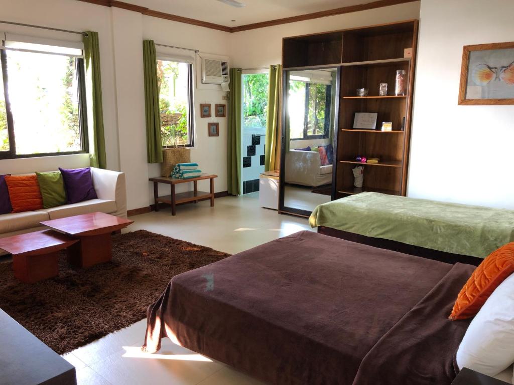 Postel nebo postele na pokoji v ubytování Argonauta Boracay Apartment Suites and Villas