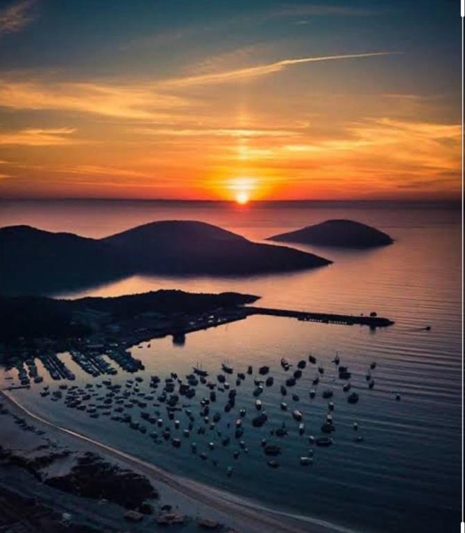  Arraial do Cabo Golden Lake