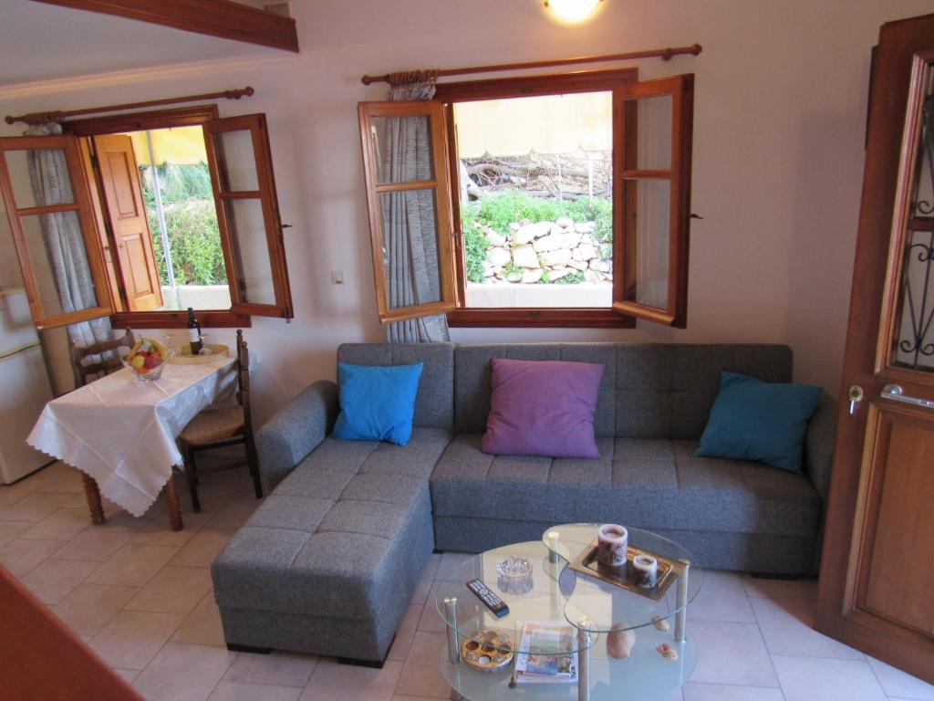 Posezení v ubytování Pitini Nikos house