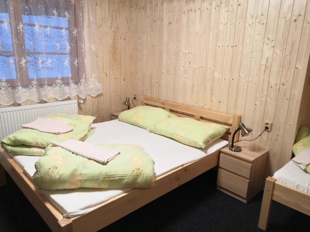 Postel nebo postele na pokoji v ubytování Penzion U Horejšů, Zadov - Churáňov