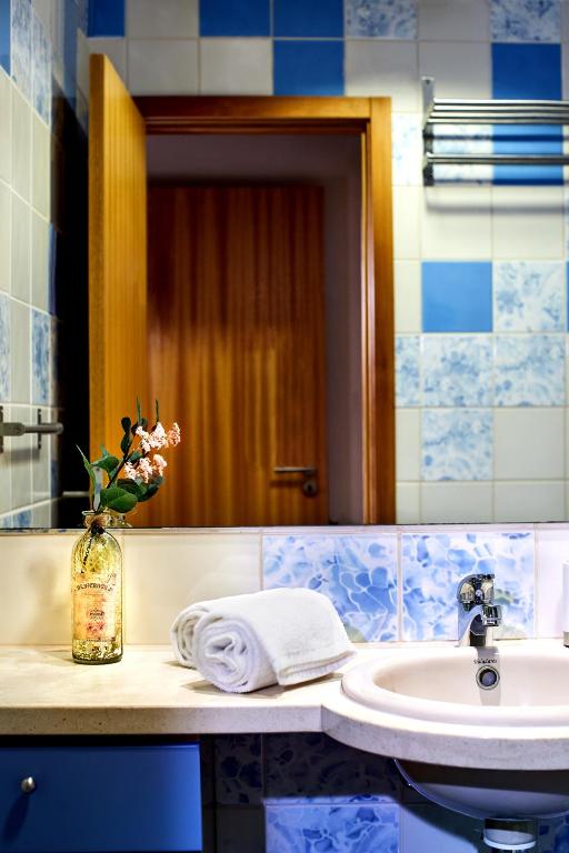 Salle de bains dans l'établissement Casas Barulho Albufeira Marina