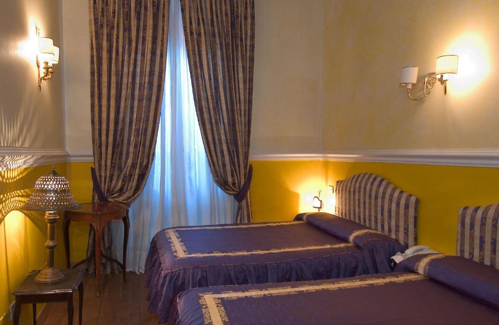 Postel nebo postele na pokoji v ubytování Hotel Fontana