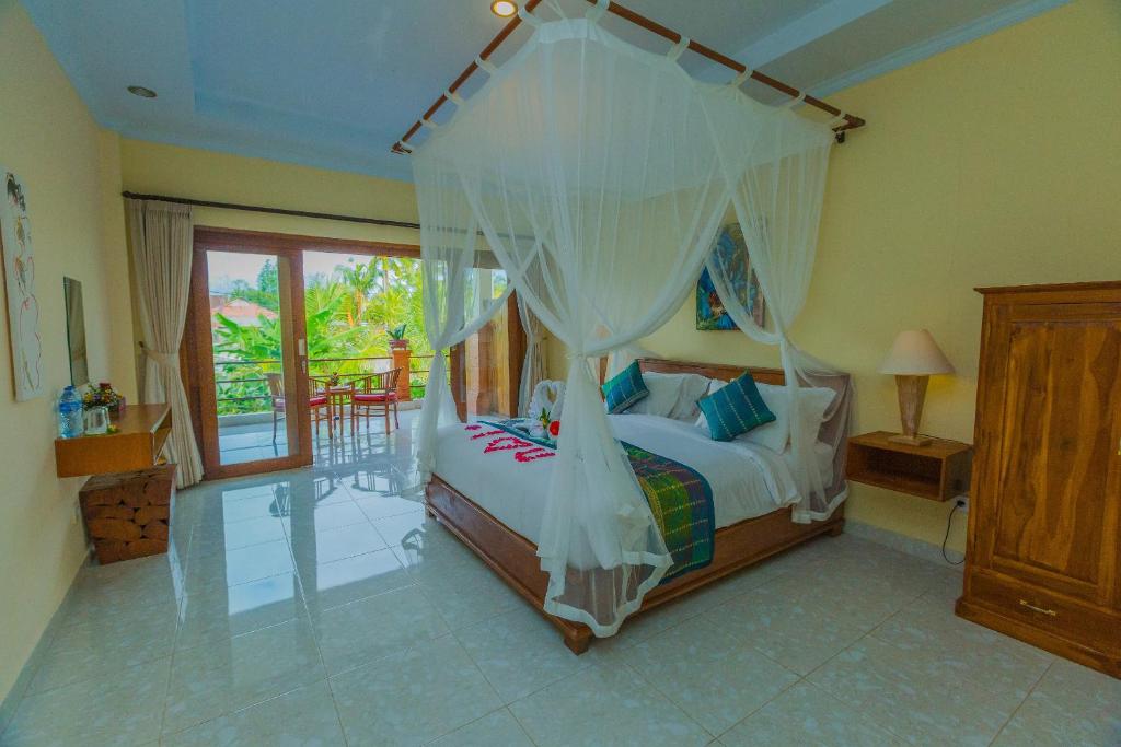 Postel nebo postele na pokoji v ubytování Tantra House Ubud