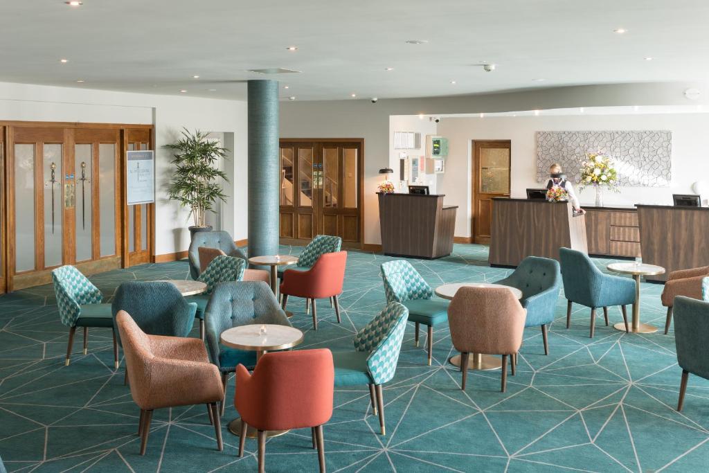 Posezení v ubytování McWilliam Park Hotel