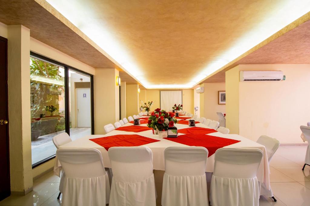 Posezení v ubytování Hotel Ambassador Mérida