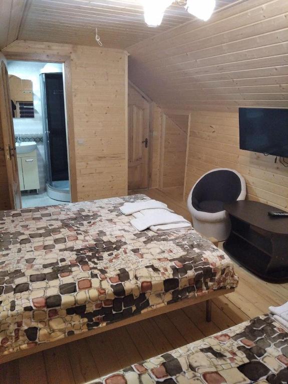 Postel nebo postele na pokoji v ubytování Lisnyi
