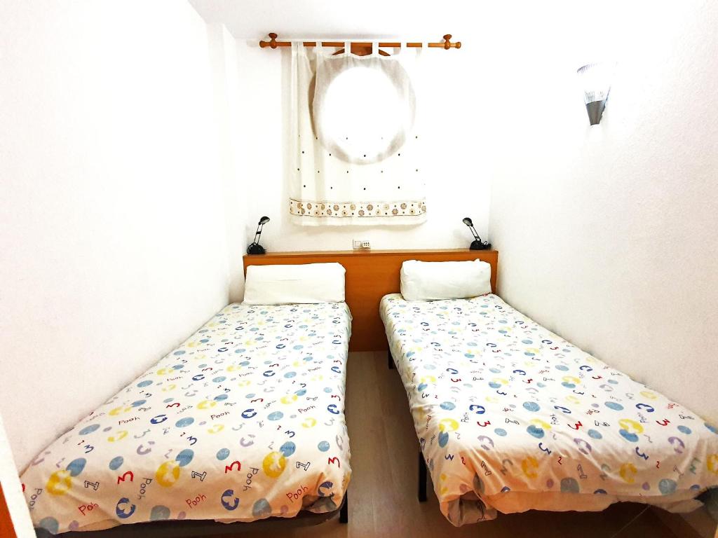 Postel nebo postele na pokoji v ubytování Port Canigó 344