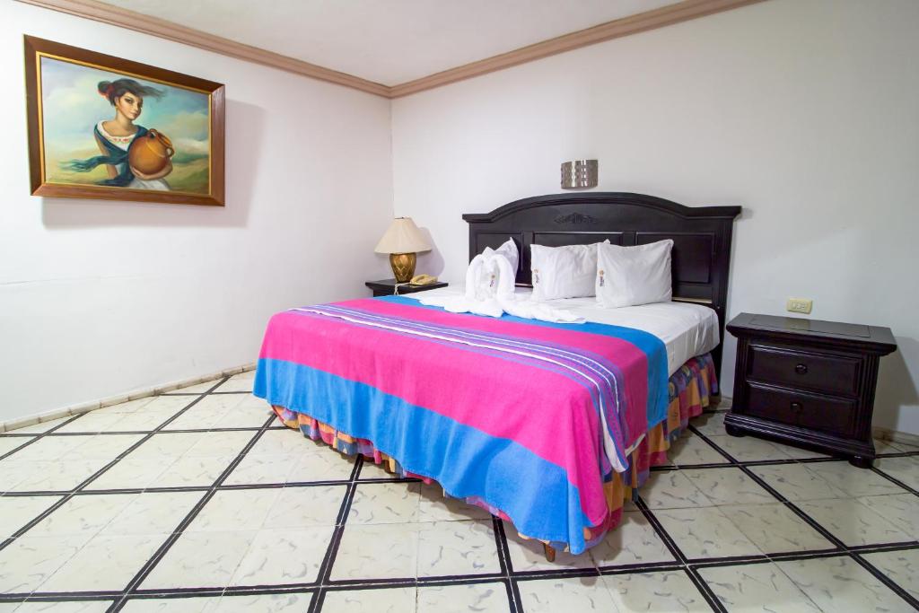 Postel nebo postele na pokoji v ubytování Hotel Ambassador Mérida