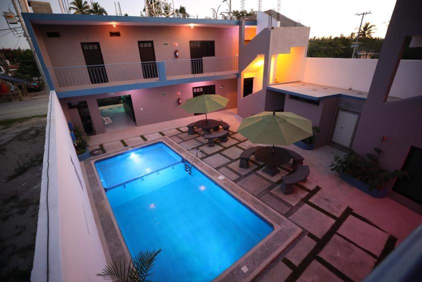 Bazén v ubytování Hotel Del Mar nebo v jeho okolí