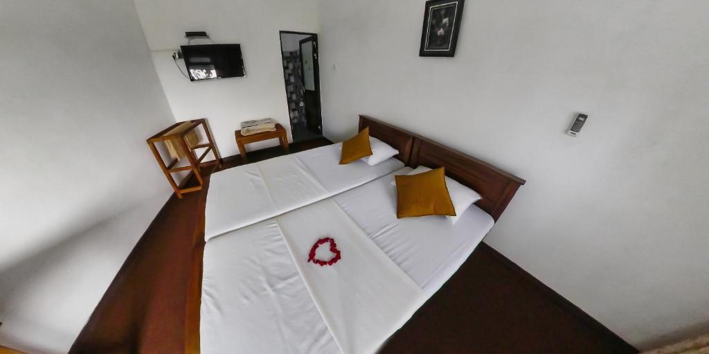 Postel nebo postele na pokoji v ubytování Kandy Mountain Cottage