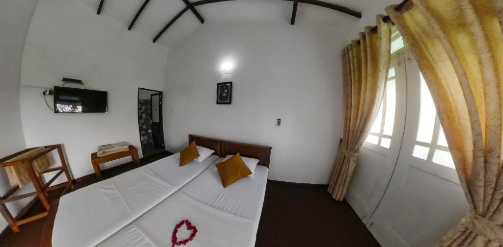 TV a/nebo společenská místnost v ubytování Kandy Mountain Cottage