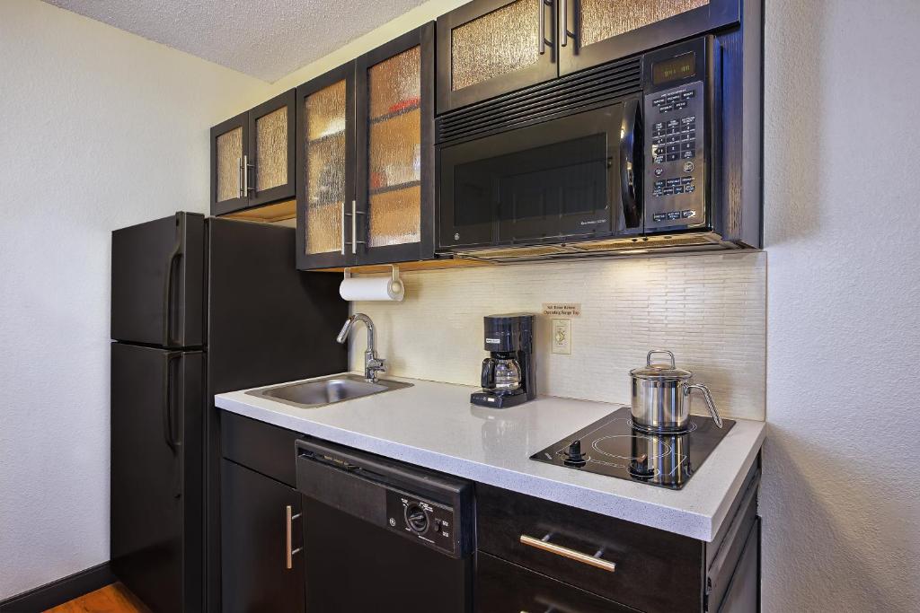 Candlewood Suites Indianapolis Northeast by IHG photo