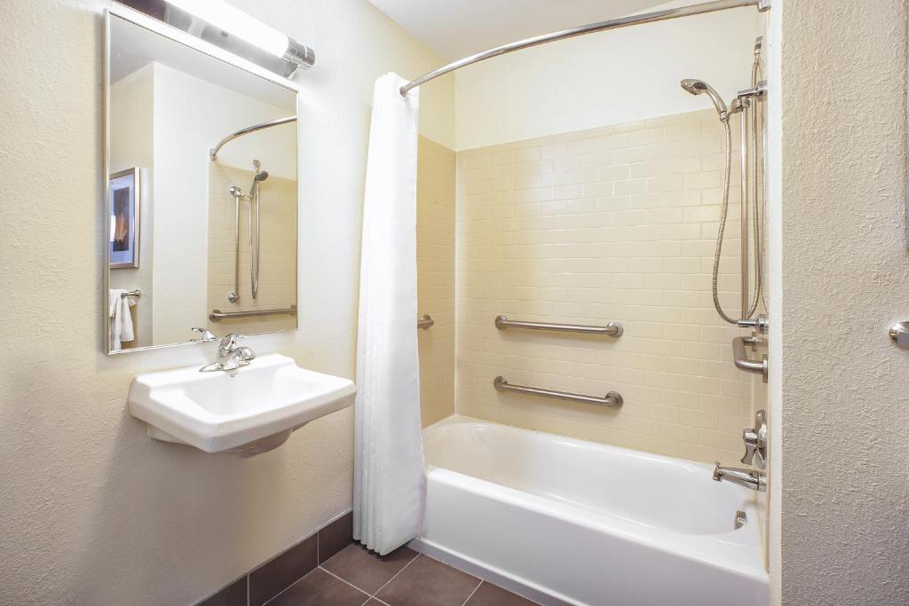 Candlewood Suites Indianapolis Northeast, an IHG Hotel - 带浴缸的大号房间 - 残疾人/不吸烟