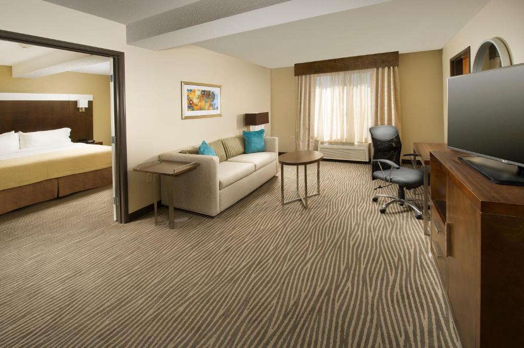 Holiday Inn El Paso Airport, an IHG Hotel - 