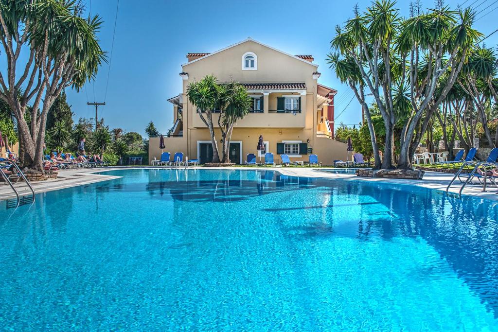 Bazén v ubytování Legends Hotel Sidari Corfu nebo v jeho okolí