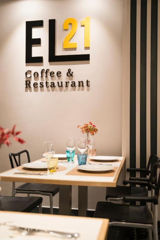 Reštaurácia alebo iné gastronomické zariadenie v ubytovaní Hotel Sercotel Tres Luces