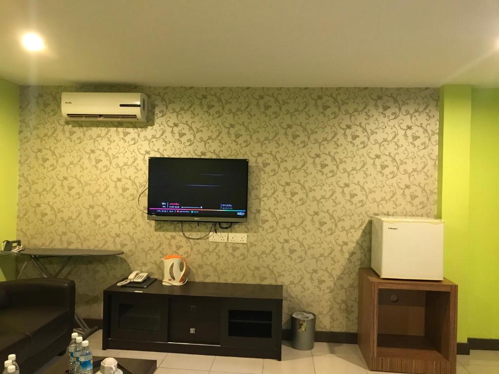 TV a/nebo společenská místnost v ubytování SARIKEI GARDEN HOTEL