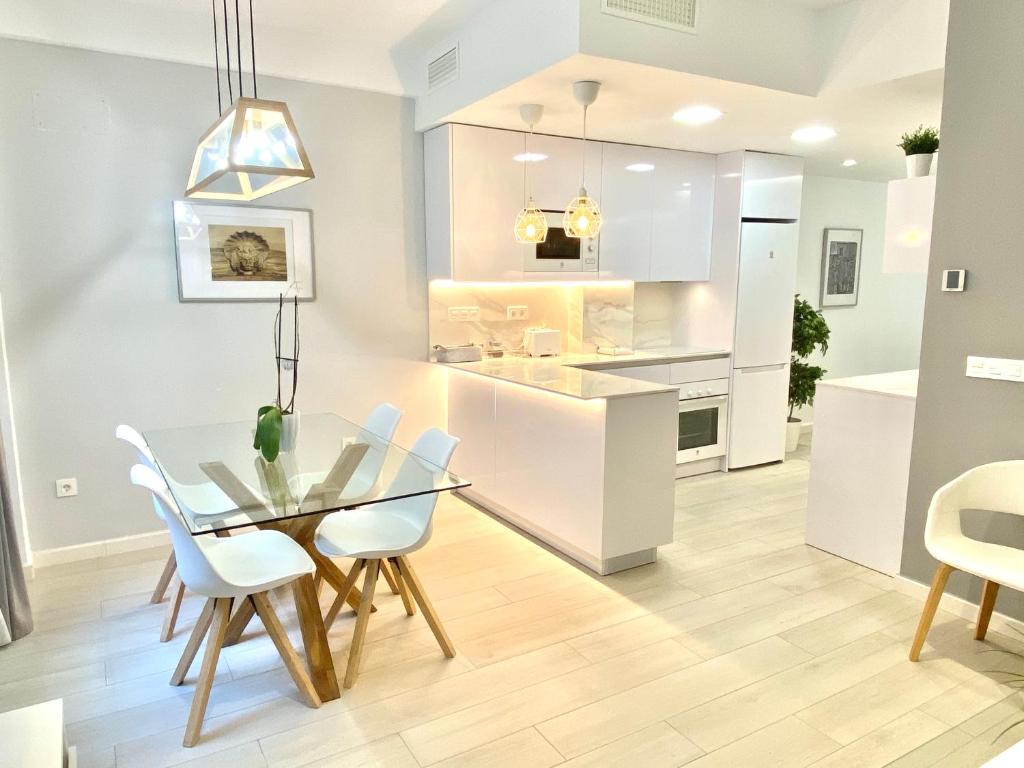 A kitchen or kitchenette at CARRERA HOME