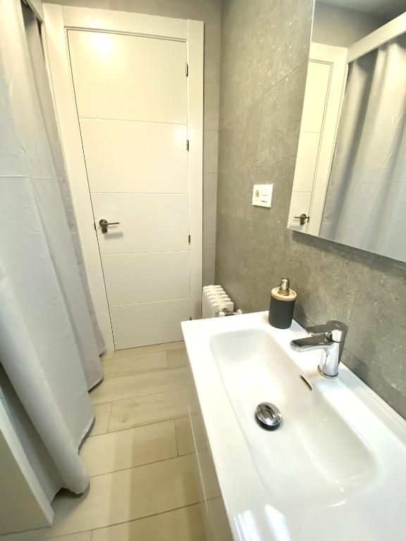 A bathroom at CARRERA HOME