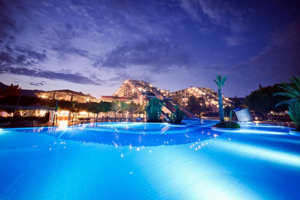 Bazén v ubytování Limak Limra Hotel & Resort Kemer - Kids Concept nebo v jeho okolí
