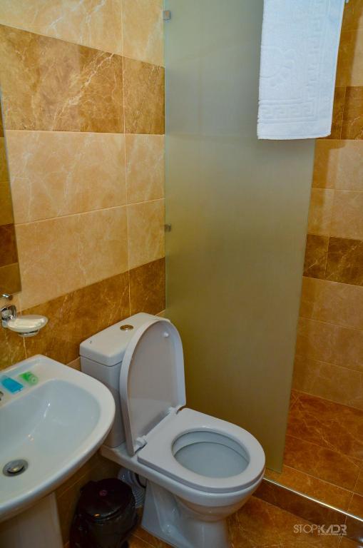 Koupelna v ubytování ASOUR HOTEL