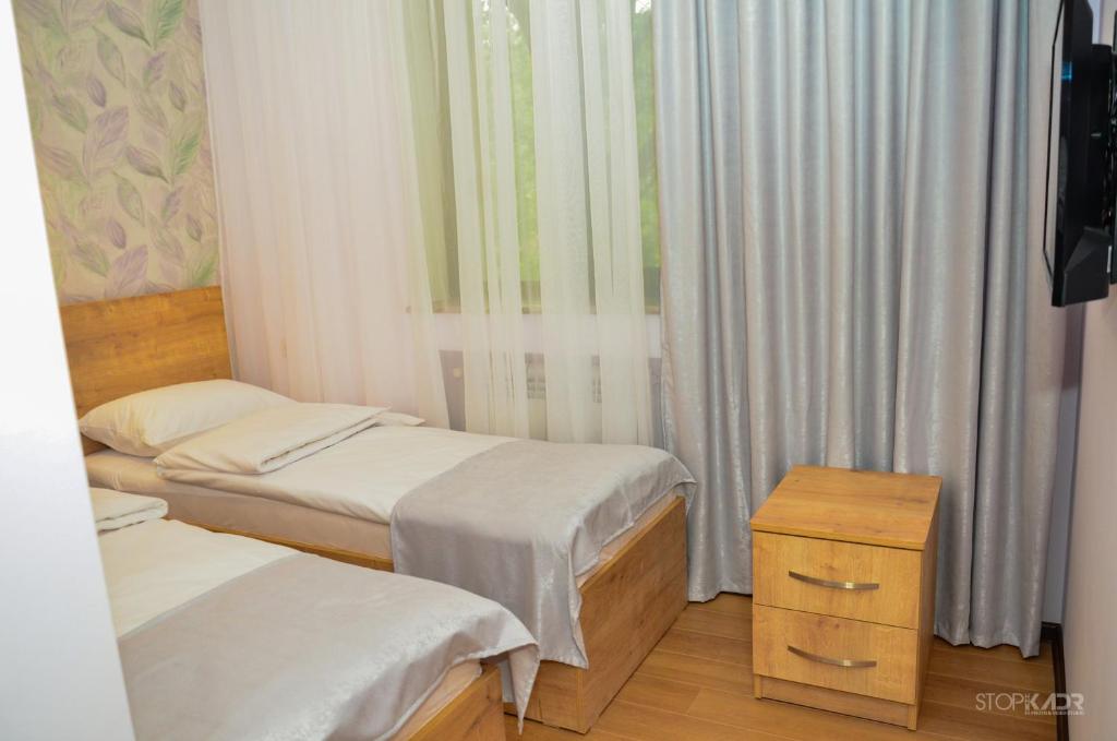 Postel nebo postele na pokoji v ubytování ASOUR HOTEL