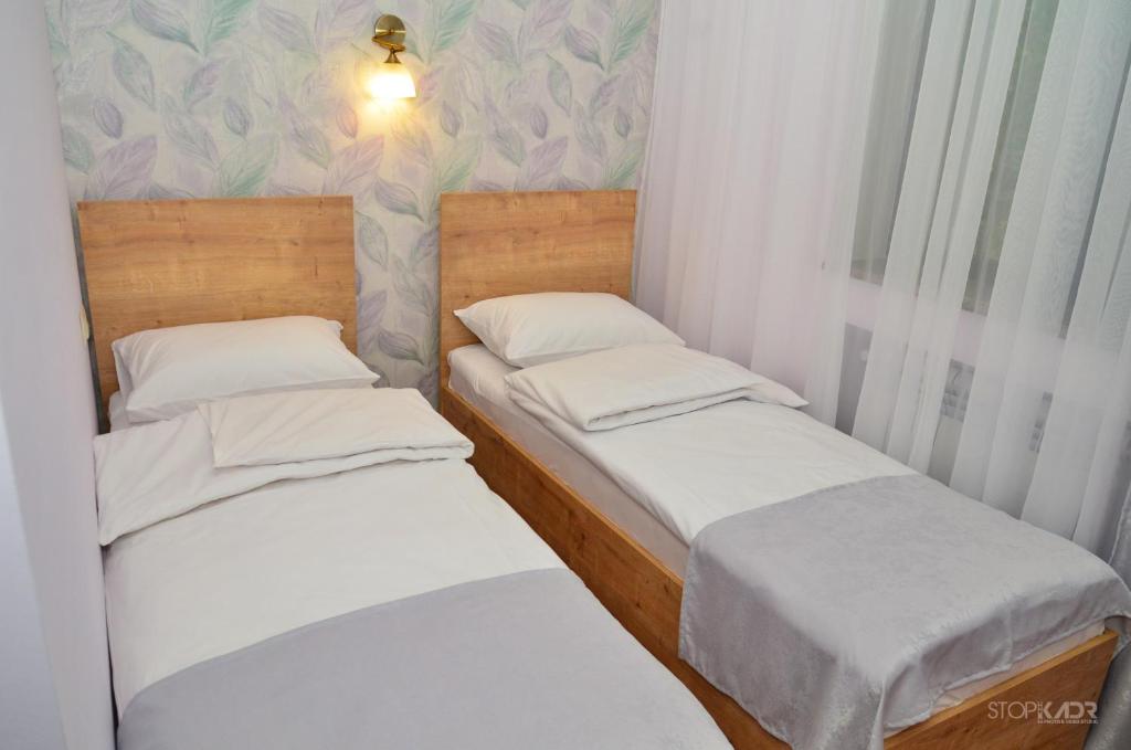 Postel nebo postele na pokoji v ubytování ASOUR HOTEL