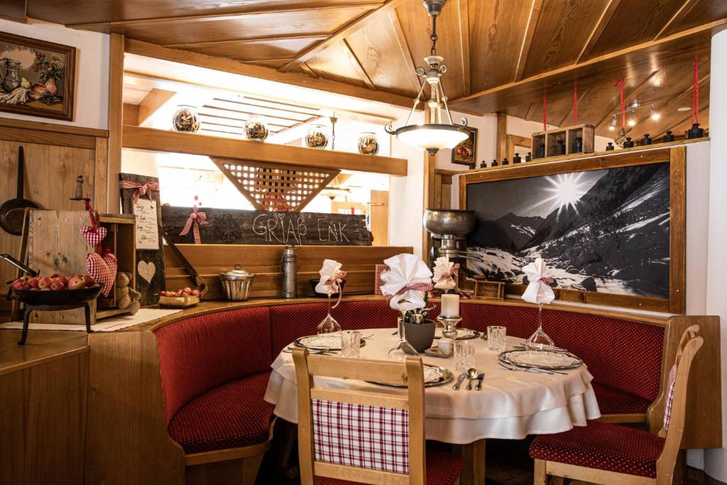 Reštaurácia alebo iné gastronomické zariadenie v ubytovaní Hotel Bergland Superior