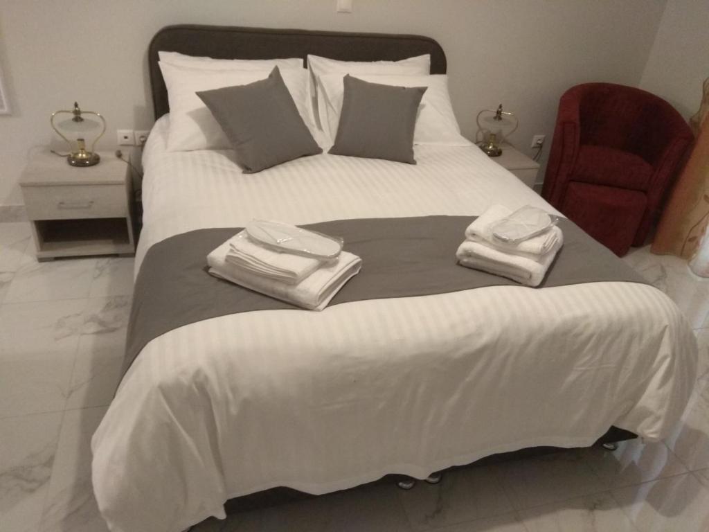 Ein Bett oder Betten in einem Zimmer der Unterkunft V17 Syntagma Studio