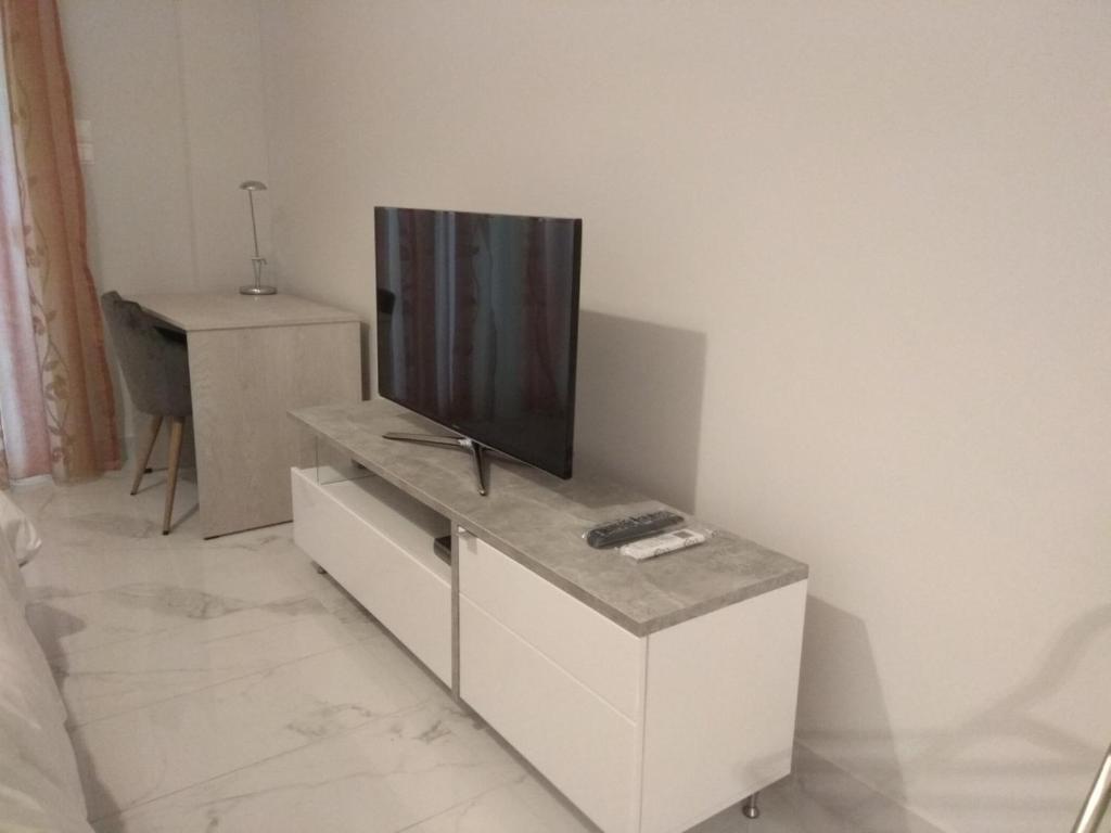 Telewizja i/lub zestaw kina domowego w obiekcie V17 Syntagma Studio